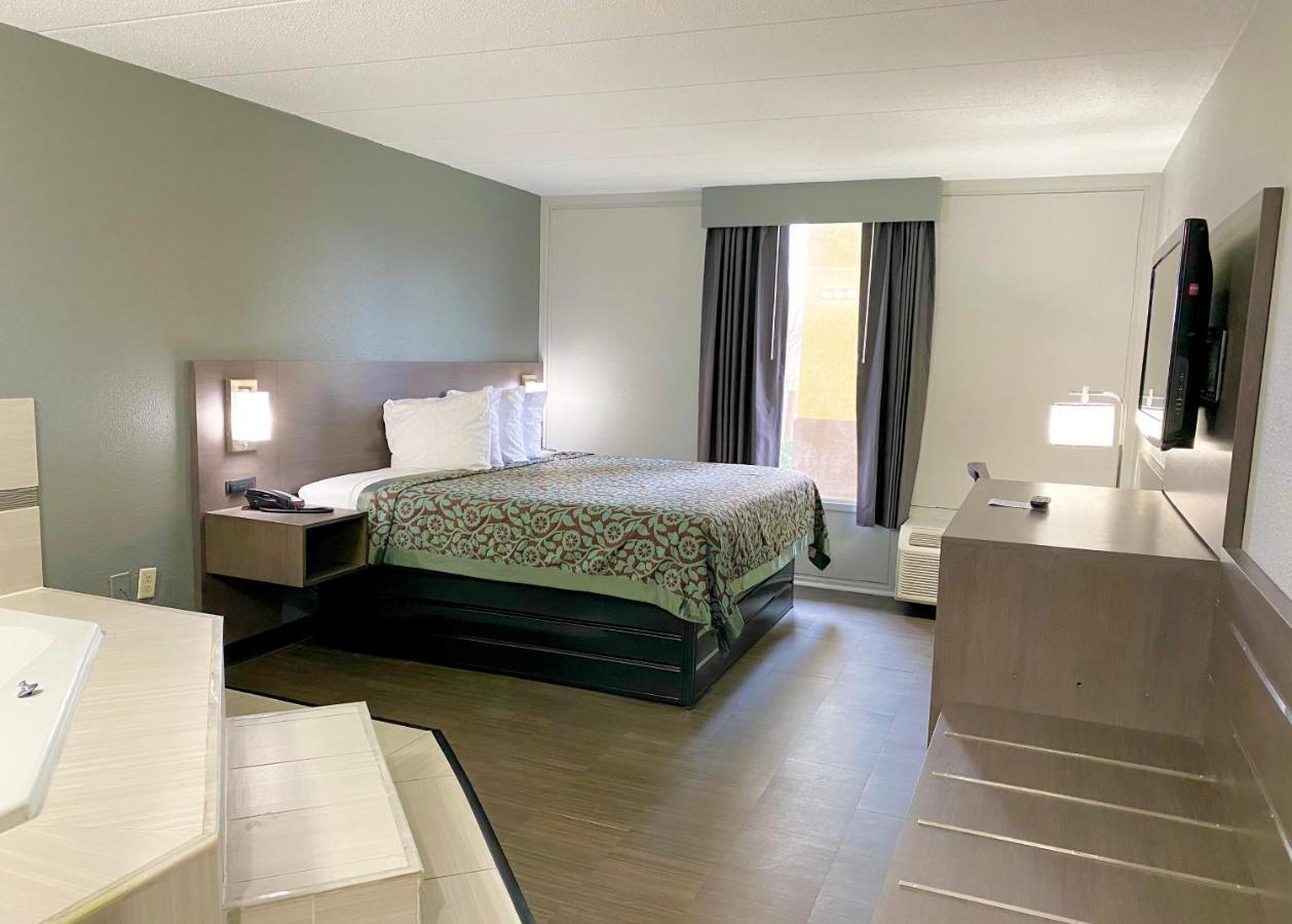 Days Inn By Wyndham Шаронвилл Экстерьер фото