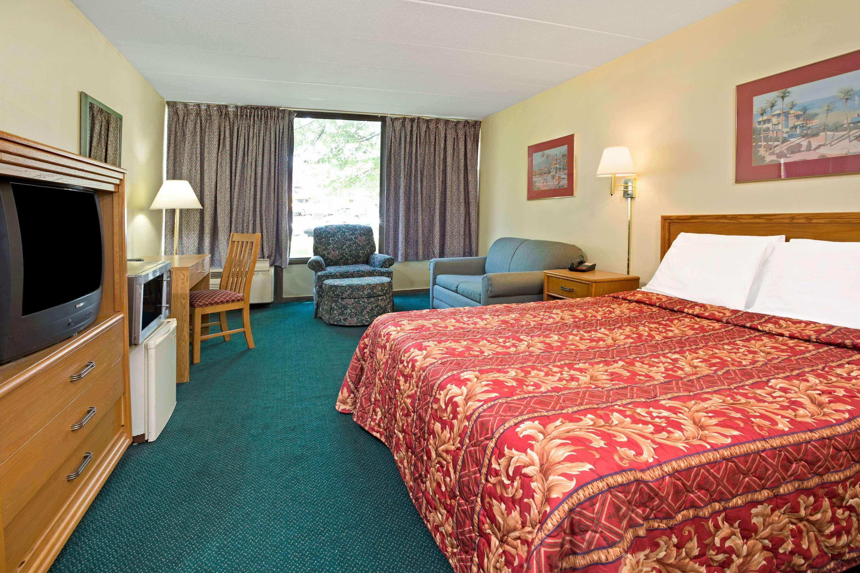 Days Inn By Wyndham Шаронвилл Экстерьер фото