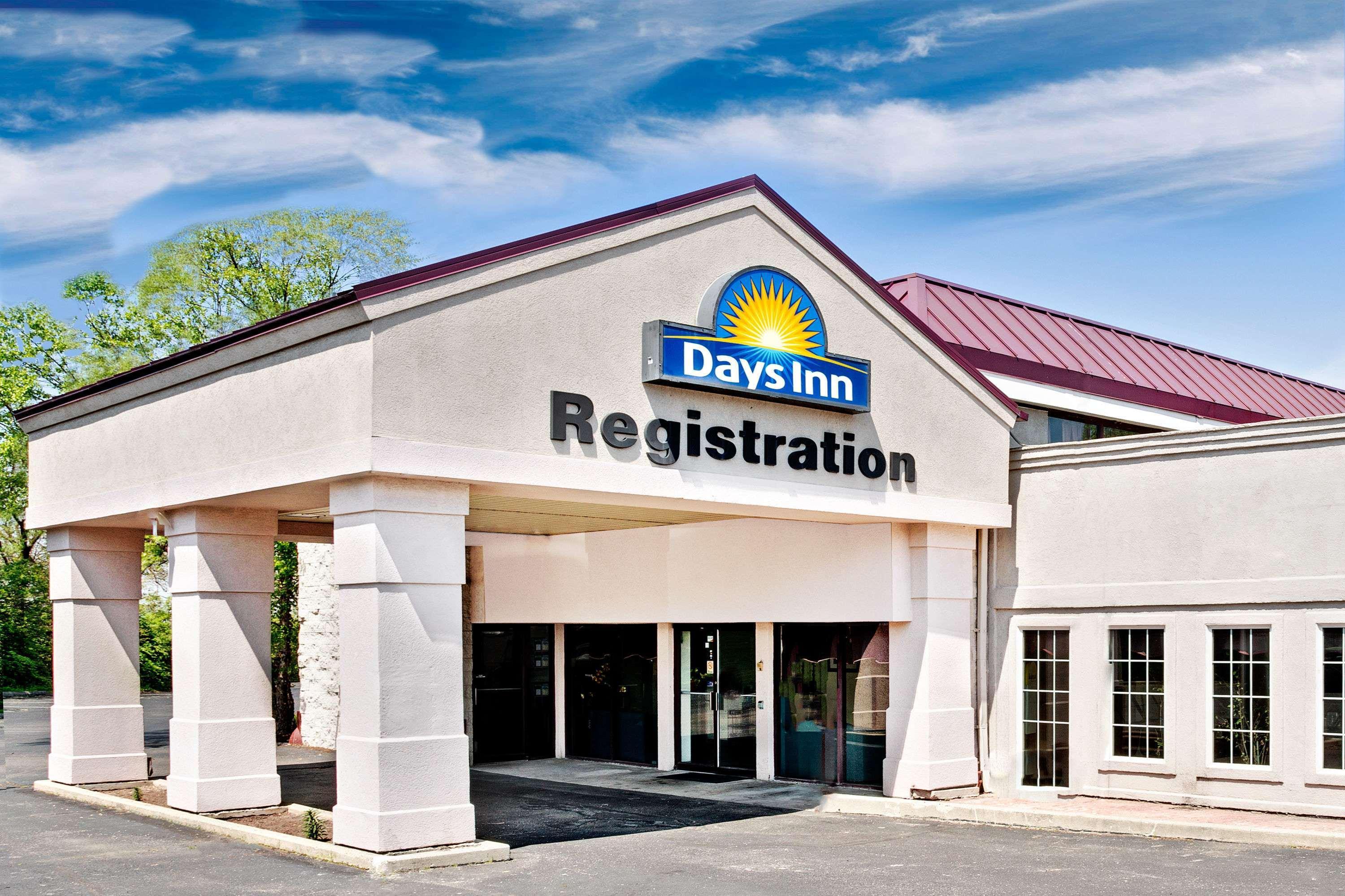Days Inn By Wyndham Шаронвилл Экстерьер фото
