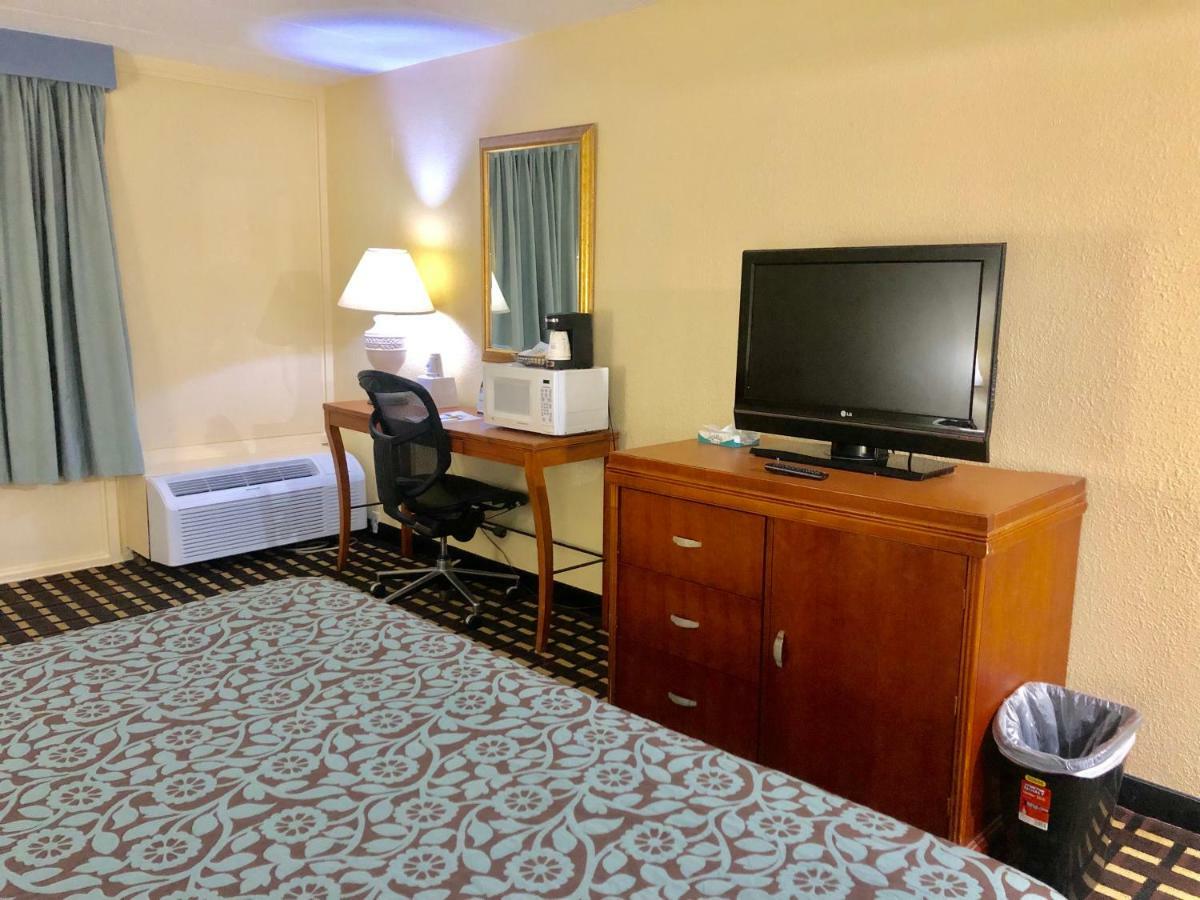 Days Inn By Wyndham Шаронвилл Экстерьер фото