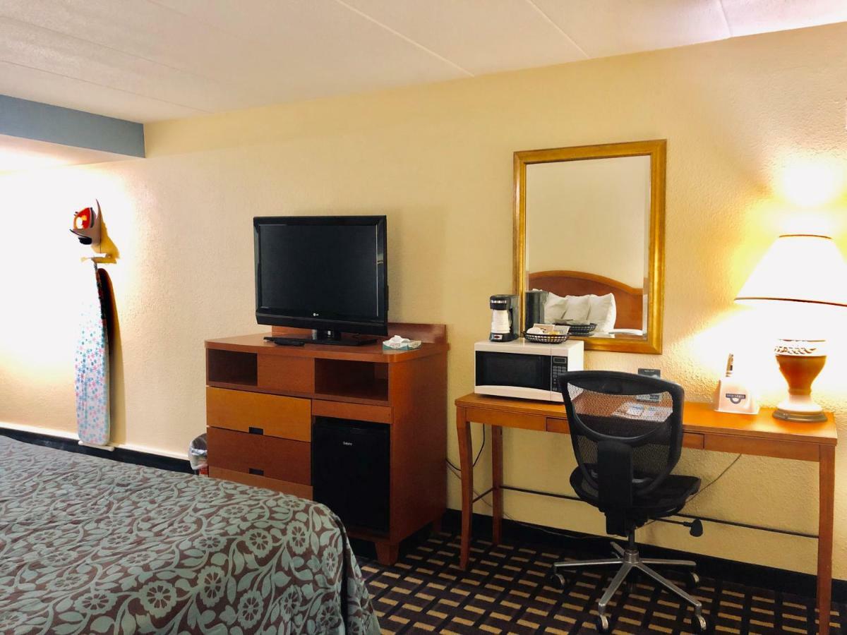 Days Inn By Wyndham Шаронвилл Экстерьер фото