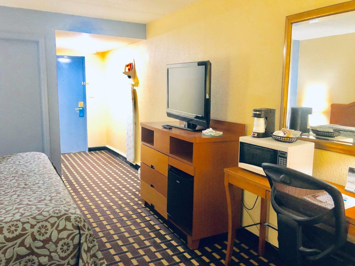 Days Inn By Wyndham Шаронвилл Экстерьер фото