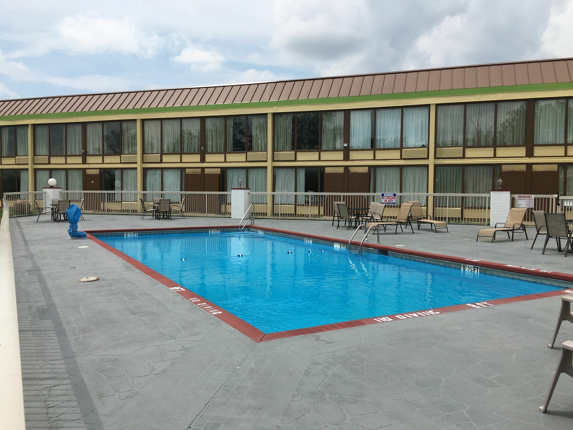 Days Inn By Wyndham Шаронвилл Экстерьер фото