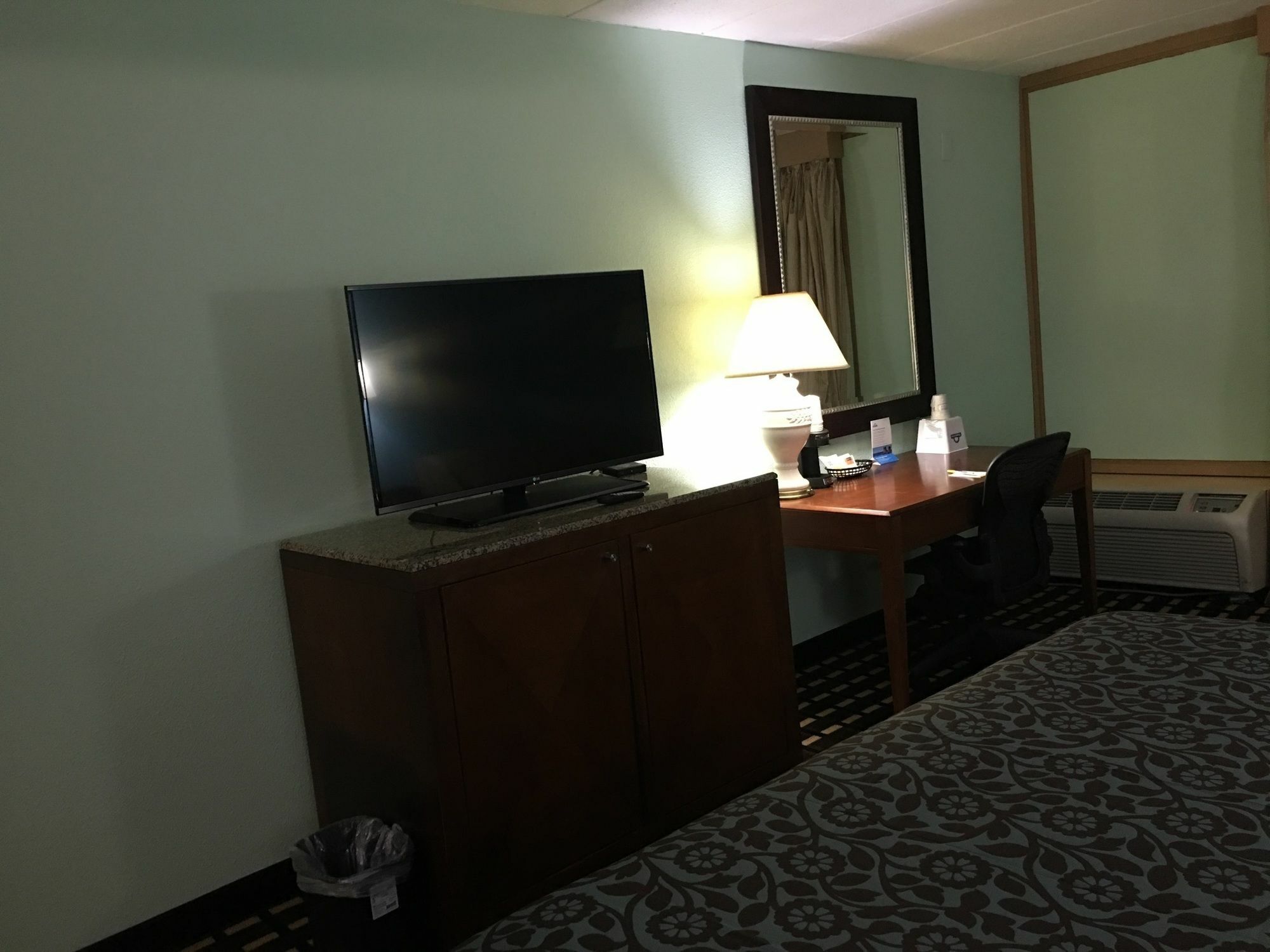 Days Inn By Wyndham Шаронвилл Экстерьер фото