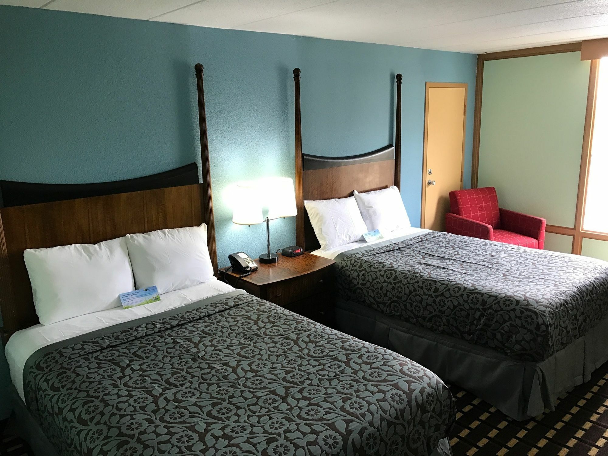 Days Inn By Wyndham Шаронвилл Экстерьер фото